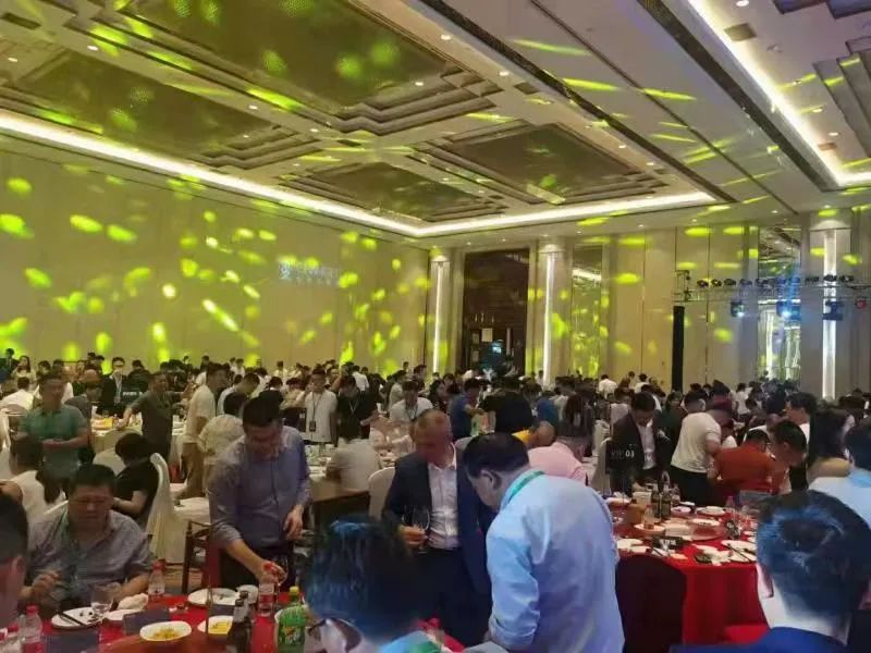 为创业者提供商业计划书制作、项目打磨、商业咨询、融资对接等一体化资本服务(图15)
